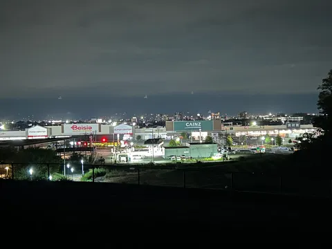 夜景に浮かぶ街の灯り