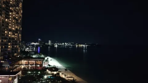 夜景と海辺の休息