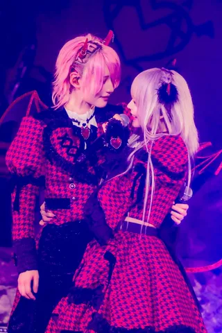 赤と黒の仄かなデュエット