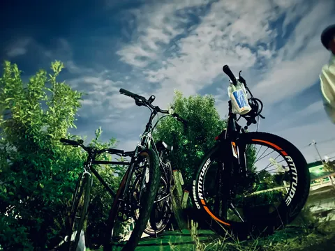 夜空と自転車、静かな瞬間