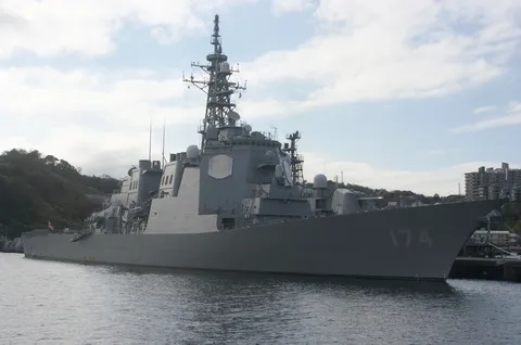 鋼鉄の巨艦、静かに佇む