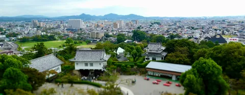 城下町の風と庭の影