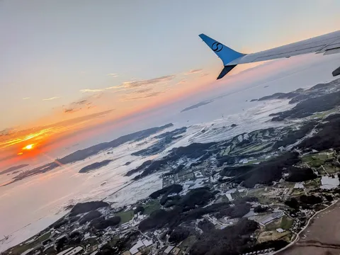 夕景と翼の海辺