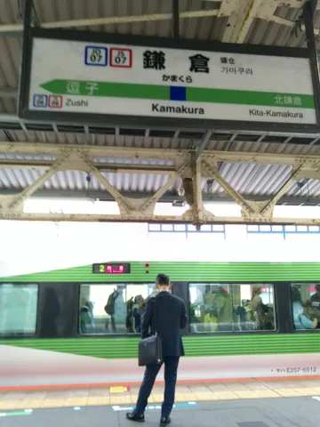 サラリーマンとE257