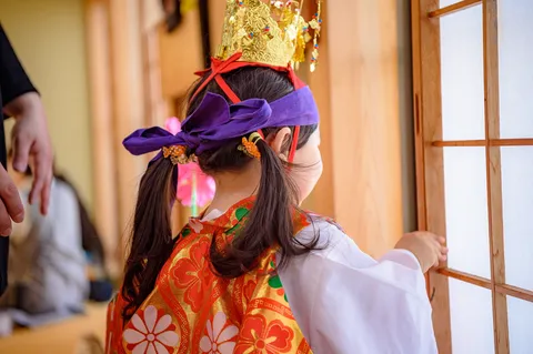煌めく冠、障子の向こうへ