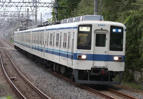 ローカル線の旅路、車窓の風景