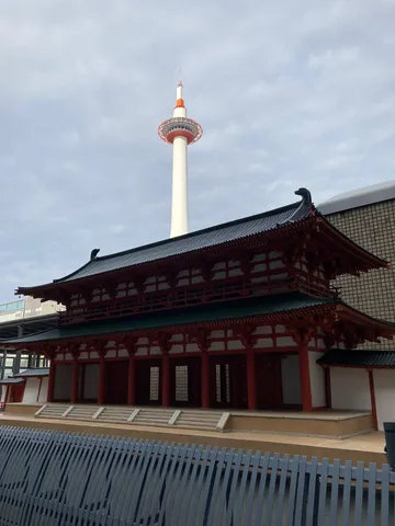 古都と未来のタワー