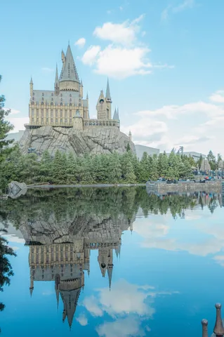 鏡の世界に映る魔法の城