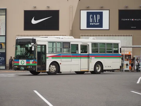 バス停の出会い、GAPに吸い寄せられて