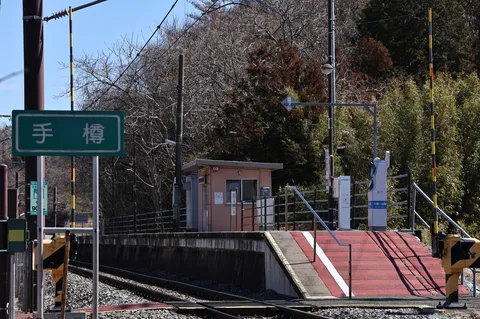 春を待つ、静かな線路