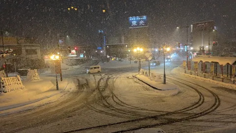 雪夜の街路に描く軌跡