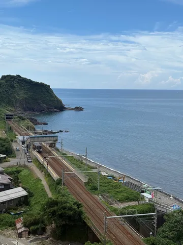 海辺を走る線路の余韻