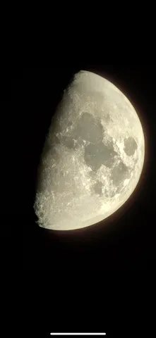 月影の静かな夜景