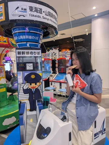 ミニ新幹線で楽しむおやつタイム