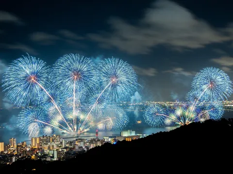 壮麗なる青い花火の夜