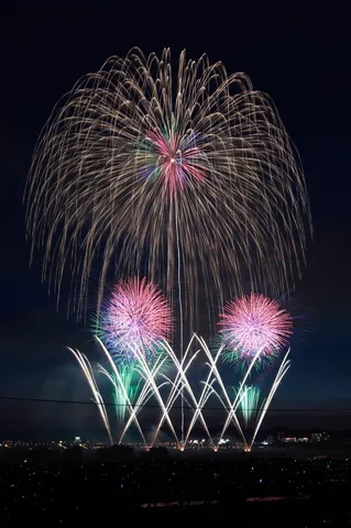 夜空に描かれる光の芸術