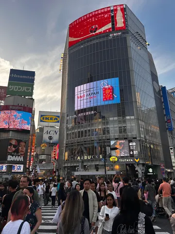 賑わいの交差点、未来への鼓動
