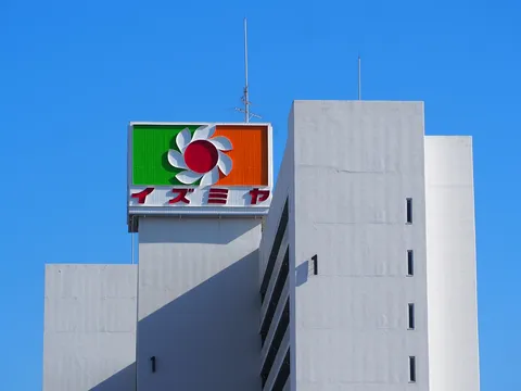 青空に咲く屋上の花