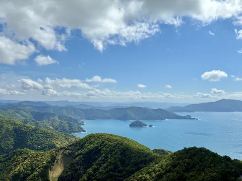 青と緑が織りなす絶景パノラマ
