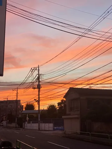 電線も主役の夕焼け空
