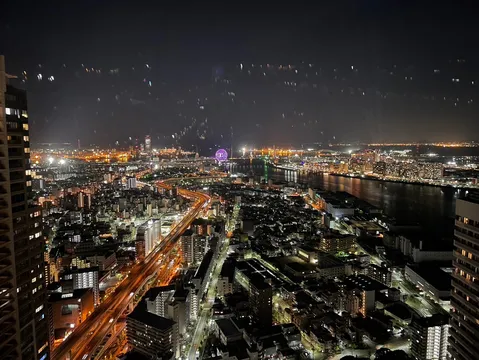 夜景が広がる幻想的な街並み