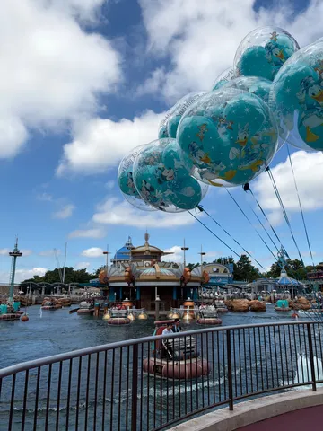 ディズニーの世界へ、フライト！