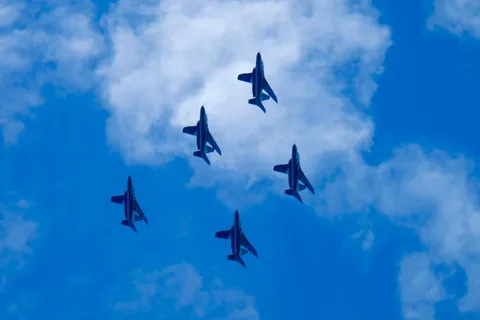 青空の五機、息ぴったり！