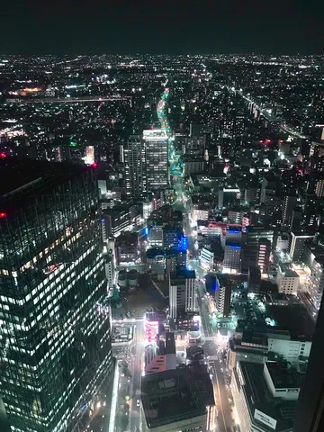 煌めく都市の息吹
