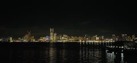 夜景と水面の灯り