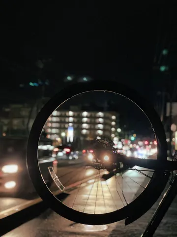 夜の街を彩る、光の円舞曲