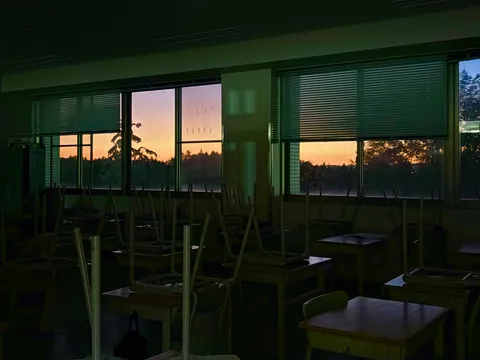 夕暮れ教室の静かな空気