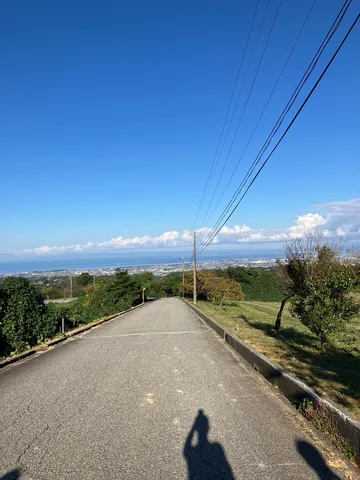 見晴らしの良い坂道