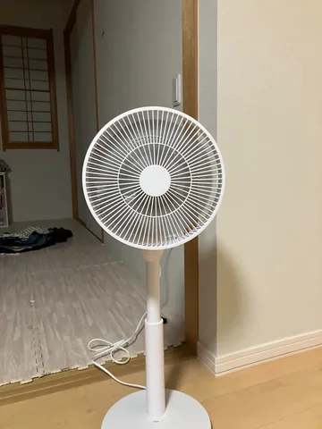 静かに佇む扇風機