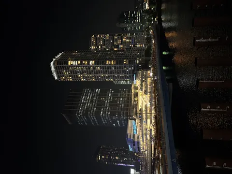 光が織りなす都市の夜景