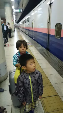 新幹線と兄妹の旅立ち