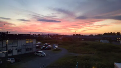 空と街並みの夕暮れグラデーション