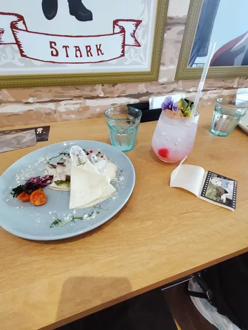 STARKとカフェ飯の静かなる戦い