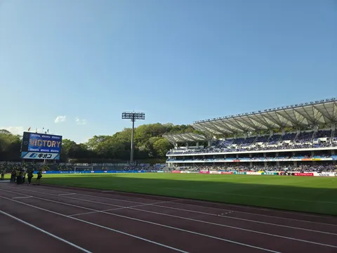 勝利の歓声、スタジアムの空