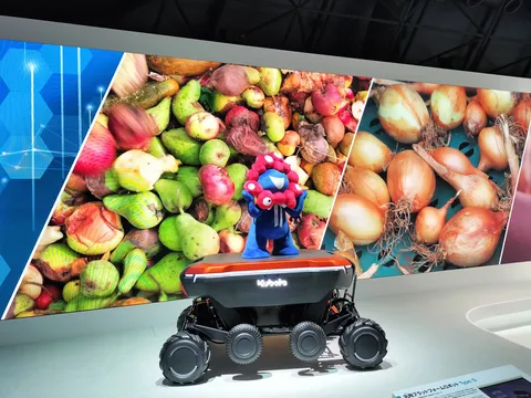 個性豊かな農産物と働くロボット