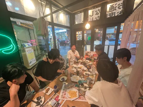 賑やかな夜の団らん