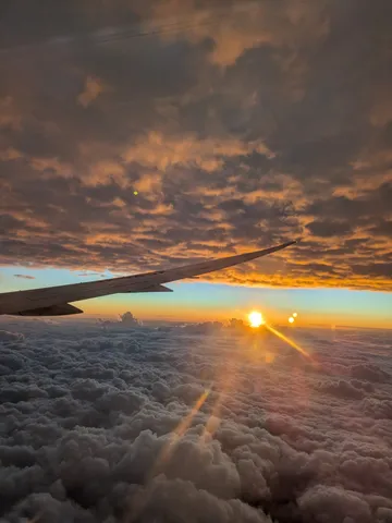 雲海を染める天空のグラデーション
