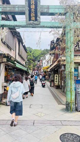 古都の賑わい、風情ある参道
