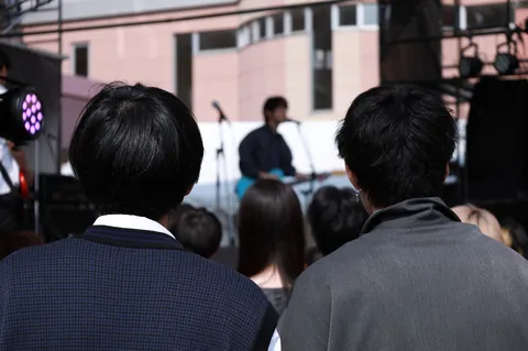 ライブ会場の背中
