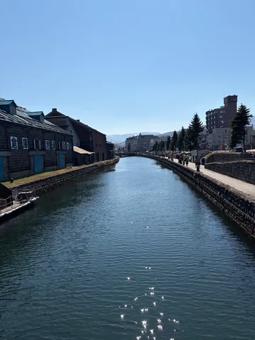 運河にきらめく歴史の風景