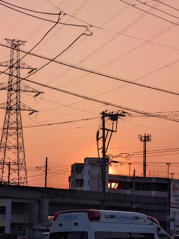 電線アートと夕焼け空