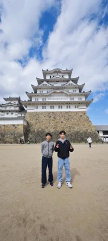 白亜の城と若き日の二人