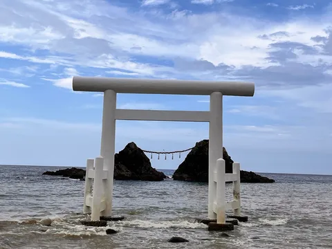 海に佇む神々の入口