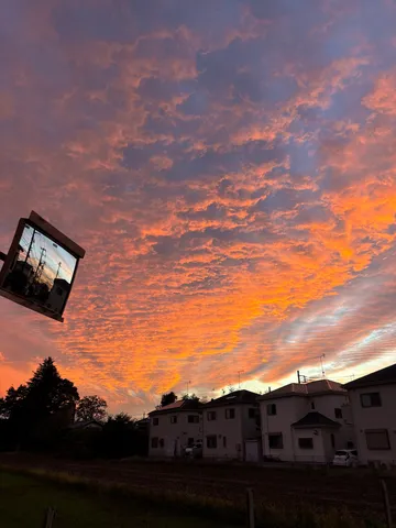 空が主役のドラマチックな夕暮れ