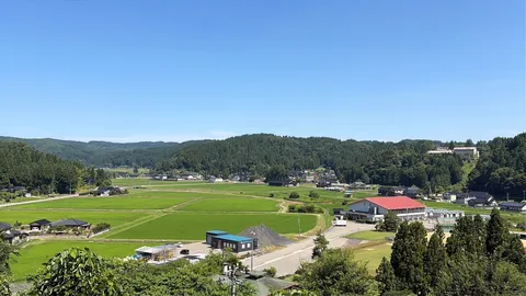 緑広がる里山の風景