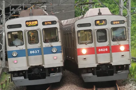列車たちの夜明け前